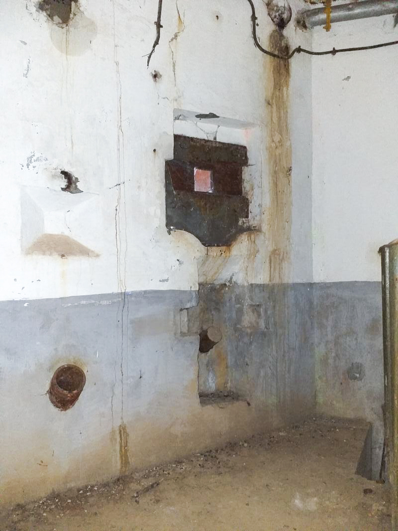 Ligne Maginot - BOIS de HOFFEN Ouest ( Casemate d'infanterie ) - Créneau FM de défense rapprochée de la chambre de tir