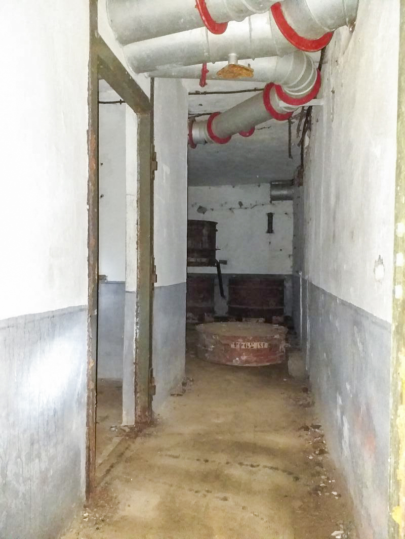 Ligne Maginot - BOIS de HOFFEN Ouest (Casemate d'infanterie) - Couloir vers salle des filtres - Gregory Fuchs