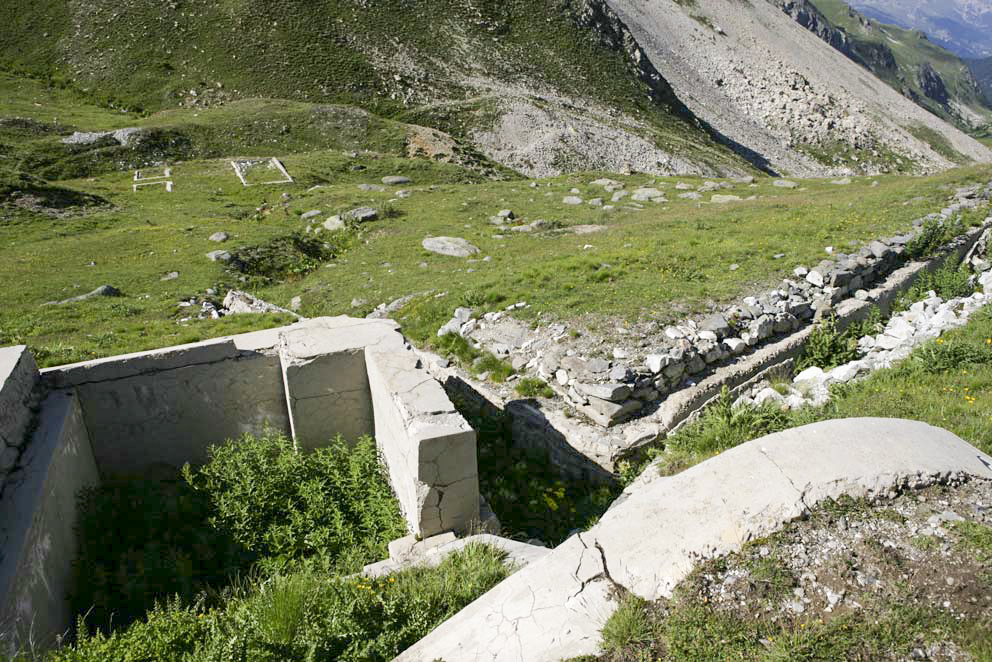 Ligne Maginot - VALLEE ETROITE - (Ouvrage d'infanterie) - Le bloc d'entrée
Le débouché de la galerie d'accès avec une position pour mortier de 60
