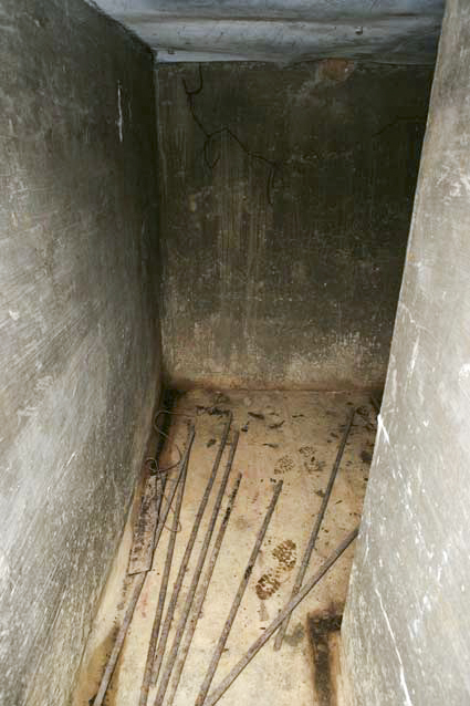 Ligne Maginot - VALLEE ETROITE - (Ouvrage d'infanterie) - Le magasin à grenade
Le caillebotis au sol a été retiré