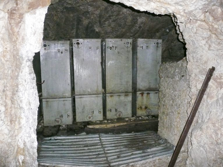 Ligne Maginot - LES ROCHILLES - (Ouvrage d'infanterie) - Les dessous
Les citernes prévues pour le stockage de l'eau. Ces citernes n'ont jamais été mises en place