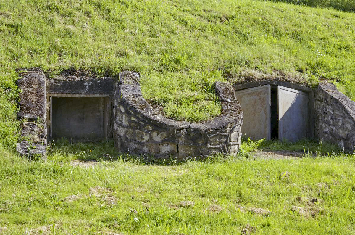 Ligne Maginot - IMMERHOF - A10 - (Ouvrage d'infanterie) - Bloc d'entrée
Niches à mines dans le talus