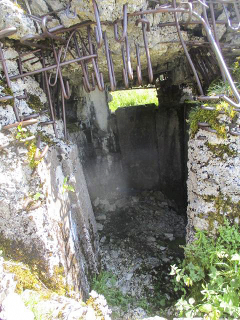 Ligne Maginot - GRAND TAUREAU - (Blockhaus pour arme infanterie) - Blockhaus, desservi par 2 tranchées, situé à 1323 mètres d'altitude.