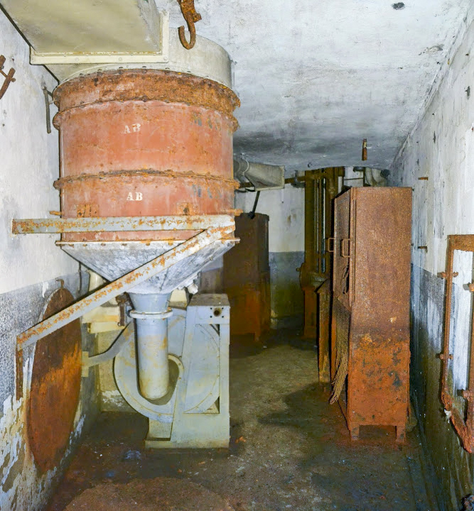 Ligne Maginot - BOIS DE KANFEN OUEST - C42 - (Casemate d'infanterie - Simple) - Ventilateur type A avec son filtre SP 36