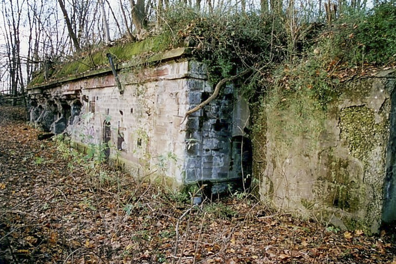 Ligne Maginot - OUVRAGE NEY-RAPP - (Position d'artillerie préparée) - Caserne
Vue sur l'aile droite dont l'extrémité a été épargnée par les destructions françaises - Antoine Schoen