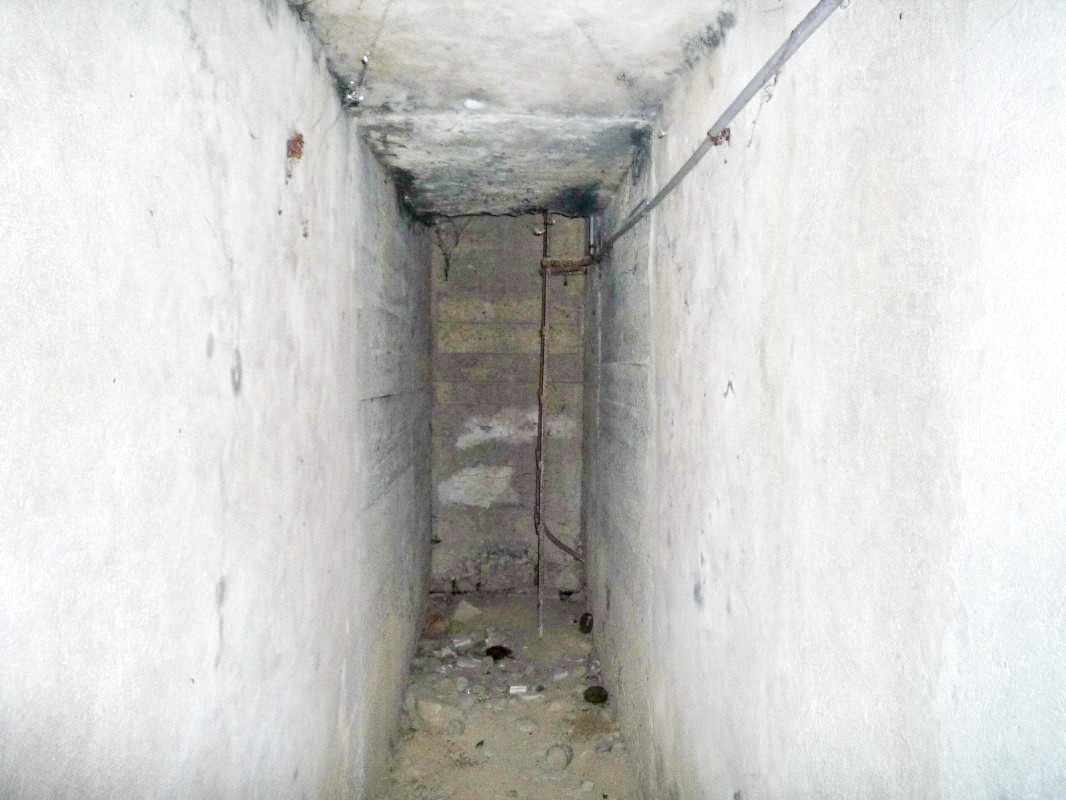 Ligne Maginot - I12 - (Abri) - L'accès en puits vers le blockhaus mitrailleuses