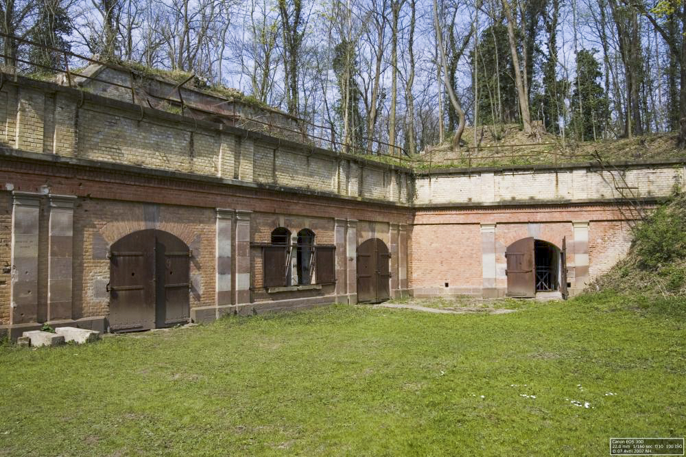 Ligne Maginot - FORT PETAIN  FRERE (172° RIF) - (PC de Sous-Secteur) - Casemates de rempart de l'aile droite
Laboratoire d'artillerie et magasin à poudre de guerre - Nicolas HERMAMM