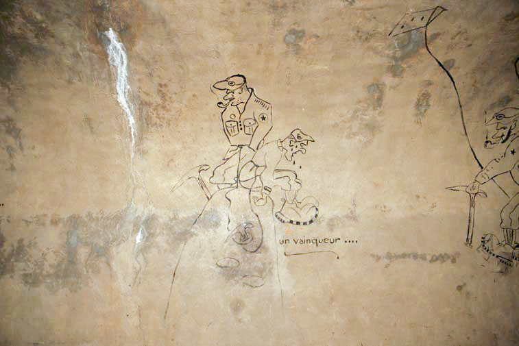 Ligne Maginot - LAVOIR - (Ouvrage d'artillerie) - Bloc 5 
Graffiti dans le magasin M2