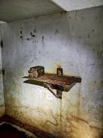 Ligne Maginot - B3 - (Chambre de coupure) - Une étagère dans la chambre de coupure.