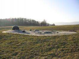 Ligne Maginot - SCHOENENBOURG - (Ouvrage d'artillerie) - Bloc 5
Tourelle de mortier de 81 mm, cloche GFM et cloche lance grenade (non équipée)