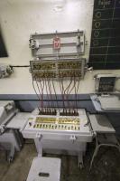 Ligne Maginot - SCHOENENBOURG - (Ouvrage d'artillerie) - Le PC de l'ouvrage
Central mural TM 32 pour 32 abonnés avec table opérateur à 14 circuits
(Reconstitution)
