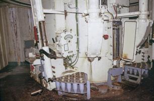 Ligne Maginot - MONTE GROSSO (MG) - E02 - (Ouvrage d'artillerie) - Bloc 5
Tourelle de 75 Mle 33 – à gauche le noria auxiliaire
