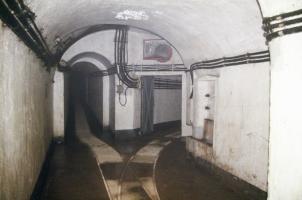 Ligne Maginot - MONTE GROSSO (MG) - E02 - (Ouvrage d'artillerie) - Bloc 6
À gauche la galerie vers blocs 7 et 8, à droite SAS du bloc 6