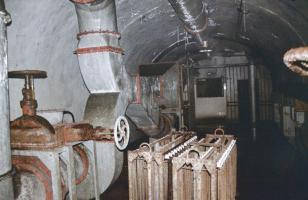 Ligne Maginot - MONTE GROSSO (MG) - E02 - (Ouvrage d'artillerie) - Station principale de ventilation
Noter sur la droite les résistances électriques destinées aux essais en charge des groupes électrogènes.