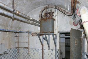 Ligne Maginot - BOIS d'ESCHERANGE - X3 (Quartier Kanfen - I/169°RIF) ( Abri ) - L'usine éléctrique.
Le transformateur d'alimentation extérieure