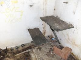 Ligne Maginot - I3 - (Chambre de coupure) - Tablette et banquette rabattable