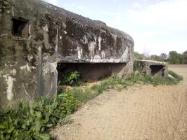 Ligne Maginot - Casemate de la Seltz (ou du Seltzbach) - Chambre de tir sud-est et niche pour les mines et barbelés