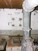 Ligne Maginot - BOIS DE RITTERSHOFFEN 1 - (Casemate d'infanterie - Simple) - Le reste de la ventilation et à l'arriére plan, l'emplacement du central téléphonique de la casemate positionné au dessus... du puits