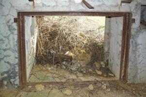 Ligne Maginot - MB351 - (Blockhaus lourd type STG / STG-FCR - Simple) - L'entrée pour la pièce, noter la présence inhabituelle d'une porte intérieur