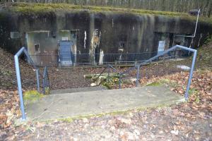 Ligne Maginot - BOIS DE CATTENOM - X14 - (Abri) - La mairie de Cattenom et l'association LMCE ont sécurisé l'accès à l'abri pour des visites sur demande.