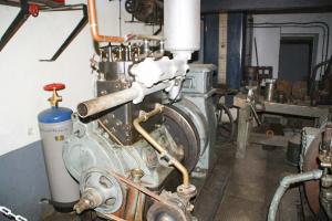 Ligne Maginot - HATTEN (I / 23° RIF) (Abri) - L'usine électrique
Un groupe électrogène à moteur Baudouin.
Cette configuration n'est pas la configuration d'origine