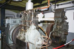 Ligne Maginot - HATTEN (I / 23° RIF) (Abri) - L'usine électrique
Un groupe électrogène à moteur Baudouin  et un second à moteur Supdi.
Cette configuration n'est pas la configuration d'origine