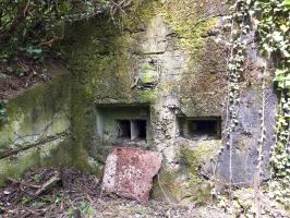 Ligne Maginot - KUBELMUEHLE 1 (AVANT POSTE) - (Blockhaus pour canon) - A gauche, passage pour le conduit de mise à feu du DMP, à droite créneau FM de défense de l'entrée