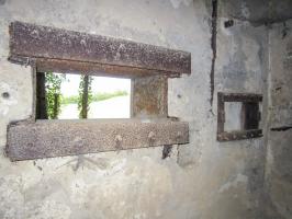 Ligne Maginot - KUBELMUEHLE 1 (AVANT POSTE) - (Blockhaus pour canon) - Créneau mitrailleuse et goulotte lance-grenade