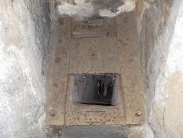 Ligne Maginot - KUBELMUEHLE 1 (AVANT POSTE) - (Blockhaus pour canon) - Goulotte lance-grenade de défense de l'entrée (volet ouvert)