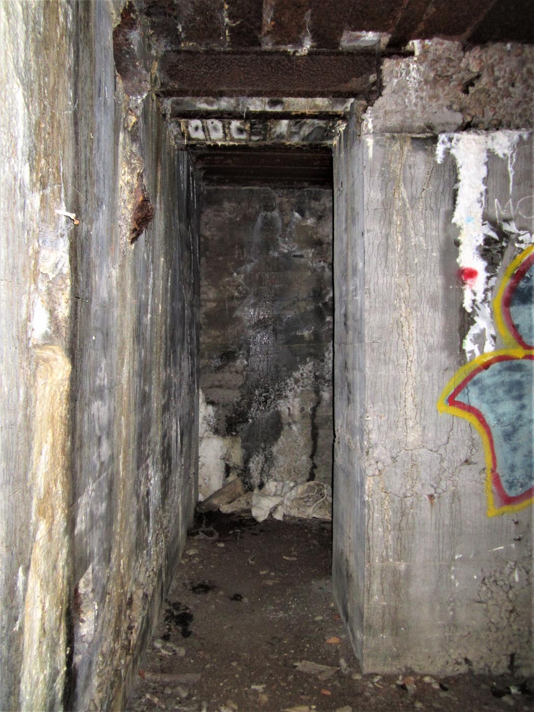 Ligne Maginot - 21 - LESERWOERTH - (Casemate d'infanterie - Simple) - Première chambre de repos
L'entrée du local - Les Gardiens du Rhin