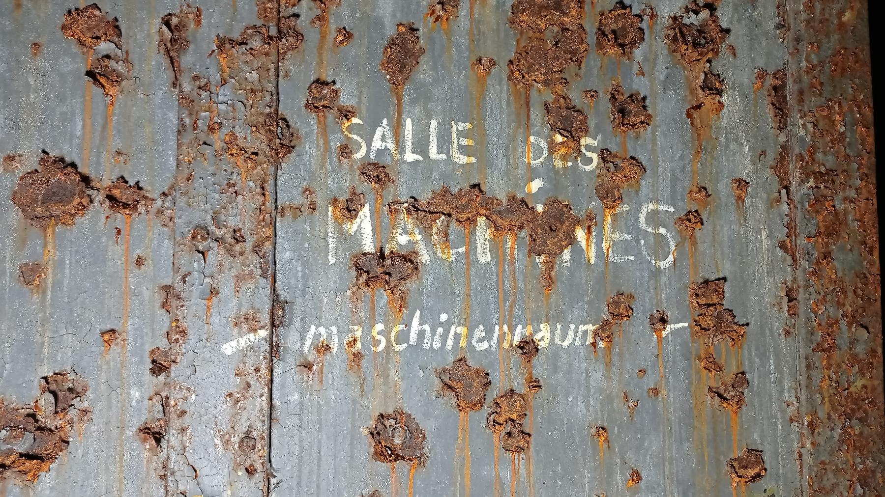 Ligne Maginot - FROHMUHL (PC DU QUARTIER KAPELLENHOF - II/153° RIF) - (Abri) - Détail des inscriptions: SALLE DES MACHINES
-maschinenraum-