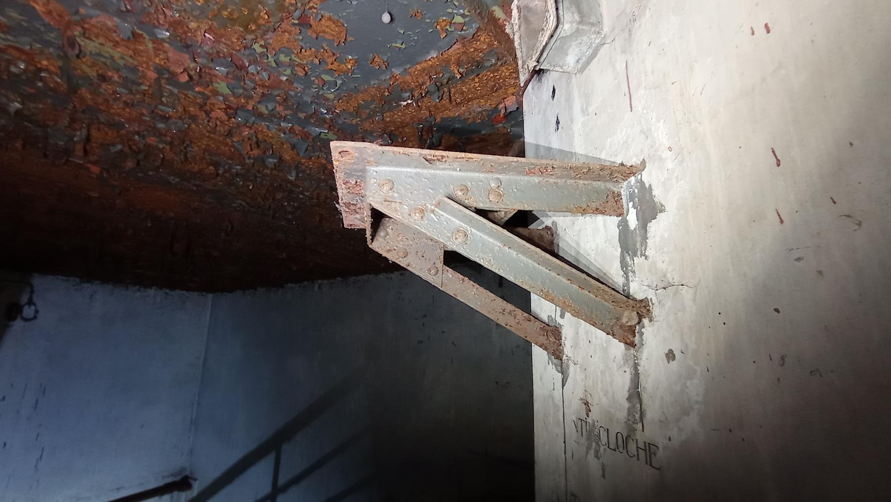 Ligne Maginot - FROHMUHL (PC DU QUARTIER KAPELLENHOF - II/153° RIF) - (Abri) - Support de la ventilation de la cloche GFM.