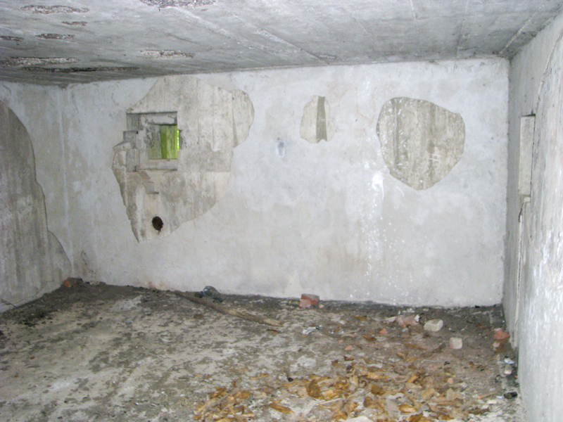 Ligne Maginot - SCHERHOL 2 - (Blockhaus pour arme infanterie) - Chambre de repos et créneau FM - Antoine SCHOEN