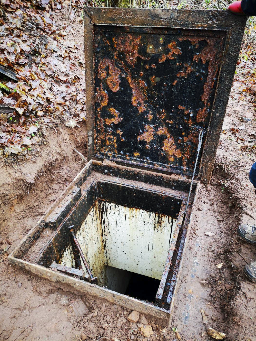Ligne Maginot - B3 - (Chambre de coupure) - La trappe de la chambre de coupure B3 ouverte.