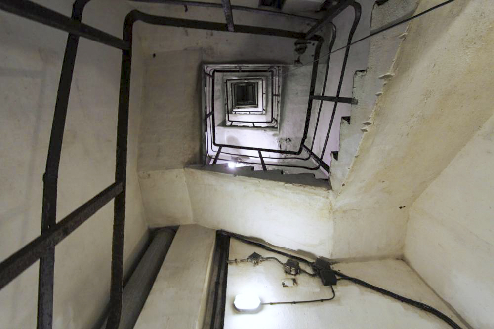 Ligne Maginot - SCHOENENBOURG - (Ouvrage d'artillerie) - Bloc 6
Puits d’accès au bloc avec la cage d'escaliers