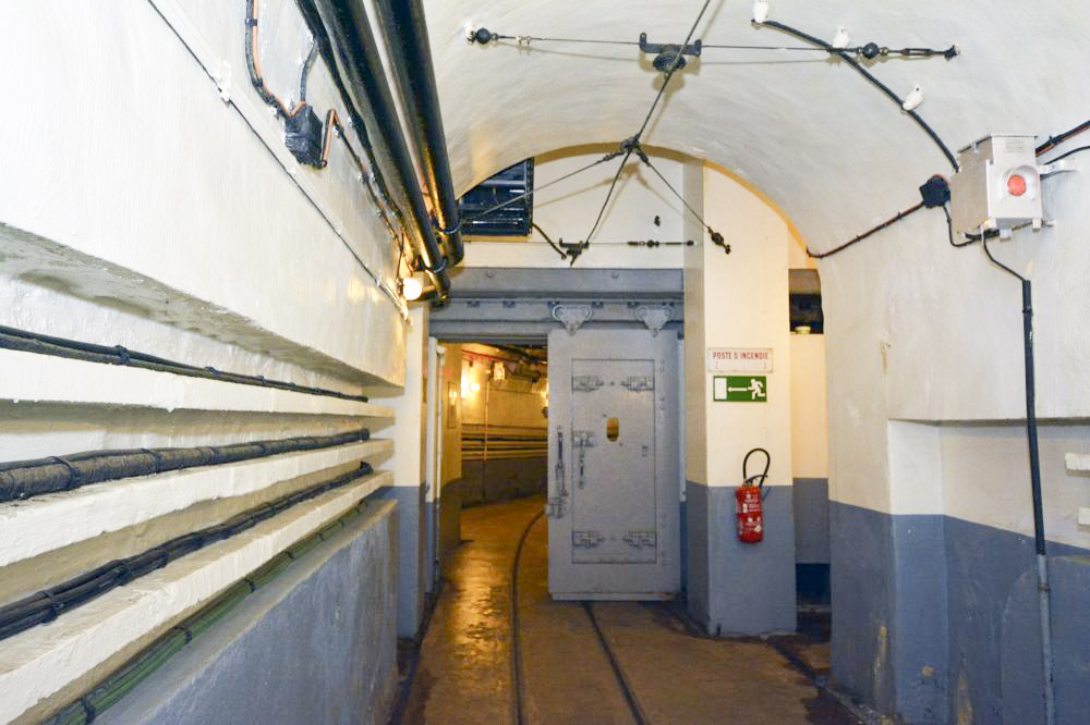 Ligne Maginot - SCHOENENBOURG - (Ouvrage d'artillerie) - Bas de l'entrée munitions
Porte blindée vue coté ouvrage