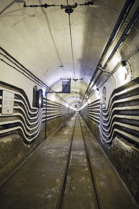 Ligne Maginot - SCHOENENBOURG - (Ouvrage d'artillerie) - Dispositifs de mine permanents destinés à la destruction de la galerie entre les avants et les arrières de l'ouvrage au cas ou celui ci serait envahi par l'ennemi