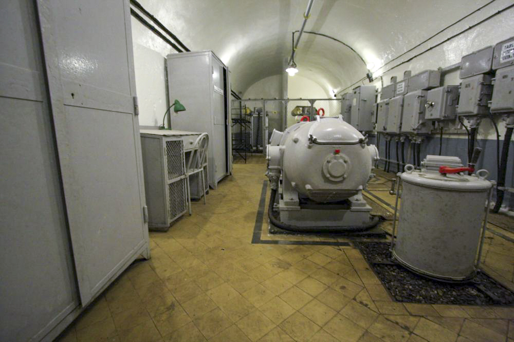 Ligne Maginot - SCHOENENBOURG - (Ouvrage d'artillerie) - L'usine électrique
Les groupes convertisseurs pour la traction