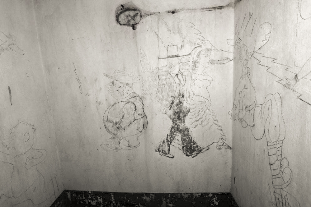 Ligne Maginot - SCHOENENBOURG - (Ouvrage d'artillerie) - Bloc 5
Peintures murales et graffitis dans les locaux de l'ouvrage