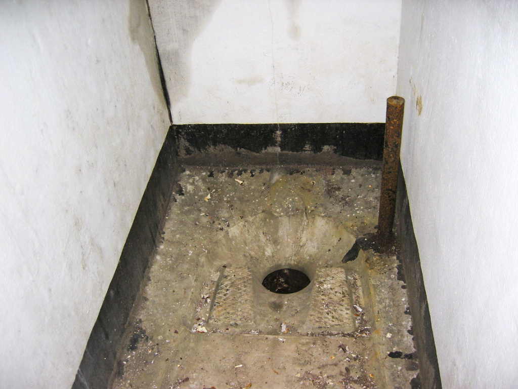 Ligne Maginot - HETTANGE GRANDE - O9 - (Observatoire d'artillerie) - WC de l'observatoire