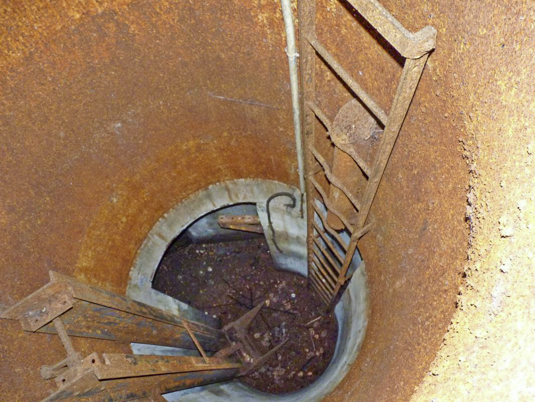 Ligne Maginot - WALKMUHL - (Abri) - Entrée Ouest
Vue interne de la cloche GFM  - Aditus