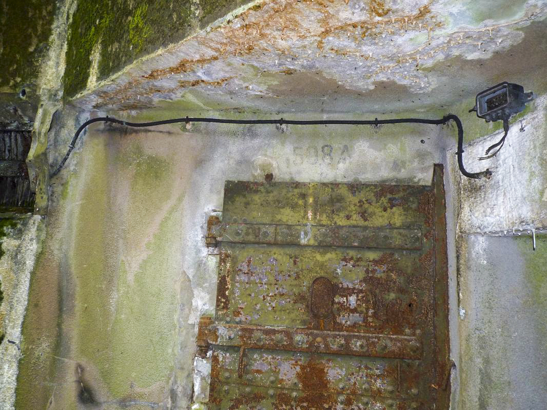 Ligne Maginot - WALKMUHL - (Abri) - Entrée Ouest
Boitier de raccordement téléphonique des lignes extérieurs - Aditus