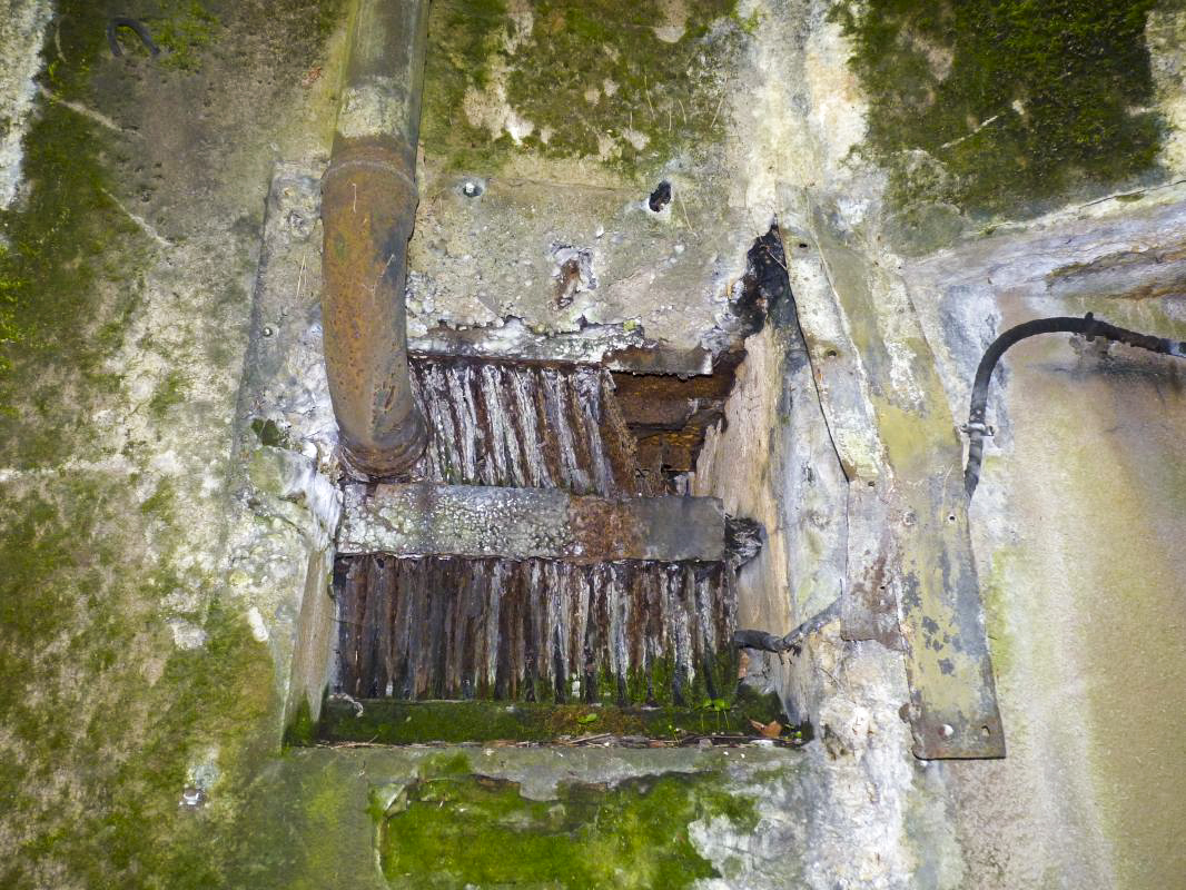 Ligne Maginot - WALKMUHL - (Abri) - Entrée Ouest 
Evacuation des gaz d'échappement de l'usine - Aditus