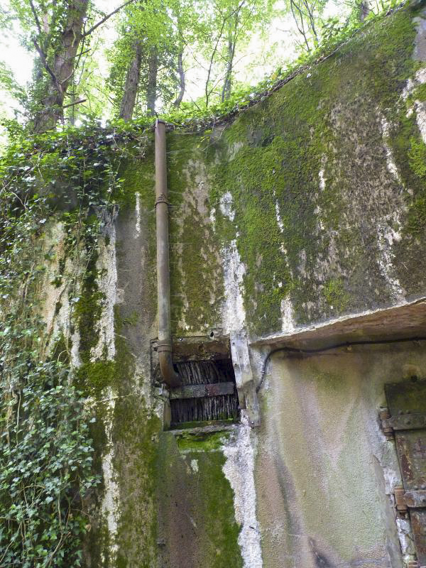 Ligne Maginot - WALKMUHL - (Abri) - Entrée Ouest
Evacuation des gaz d'échappement de l'usine - Aditus