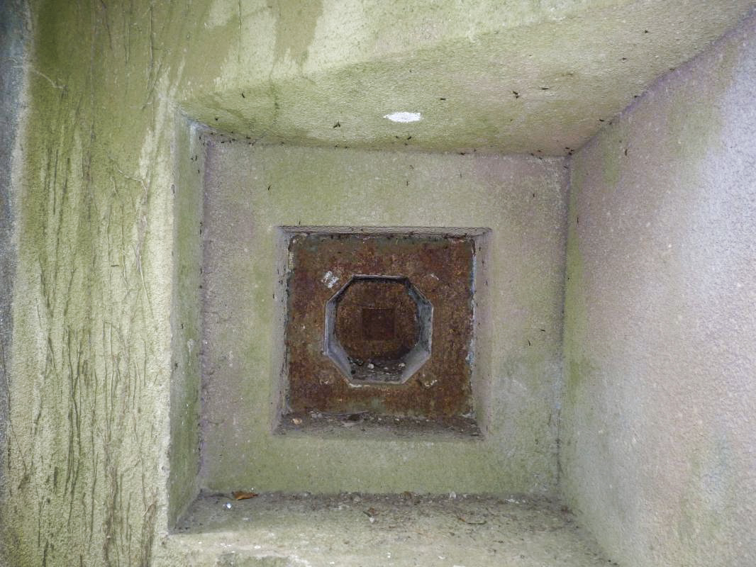Ligne Maginot - WALKMUHL - (Abri) - Entrée Est
Détail du créneau FM - Aditus