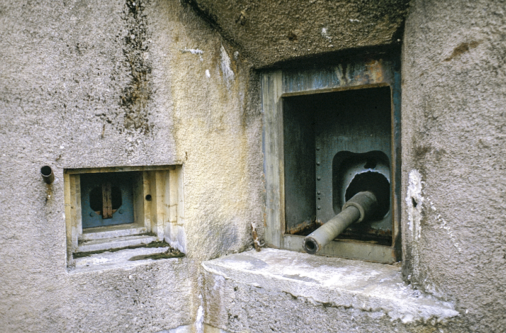 Ligne Maginot - MONTE GROSSO (MG) - E02 - (Ouvrage d'artillerie) - Le bloc 3 avec encore un de ses deux 75mle29