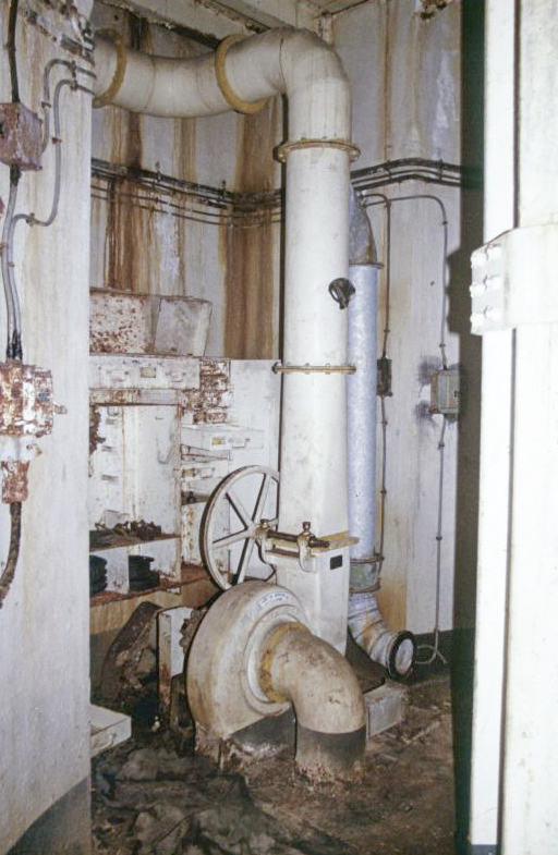 Ligne Maginot - MONTE GROSSO (MG) - E02 - (Ouvrage d'artillerie) - Bloc 5
Tourelle de 75 Mle 33 – l´exhausteur de la tourelle