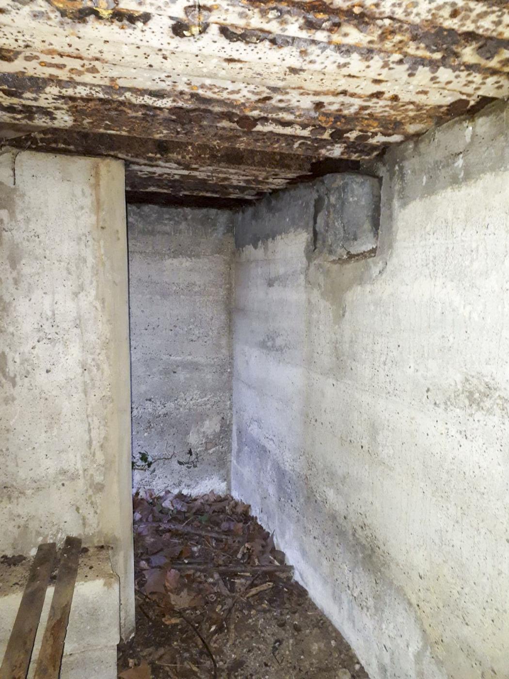 Ligne Maginot - WALDHOF EST - (Blockhaus pour arme infanterie) - Créneau percé par les français - G.Fuchs