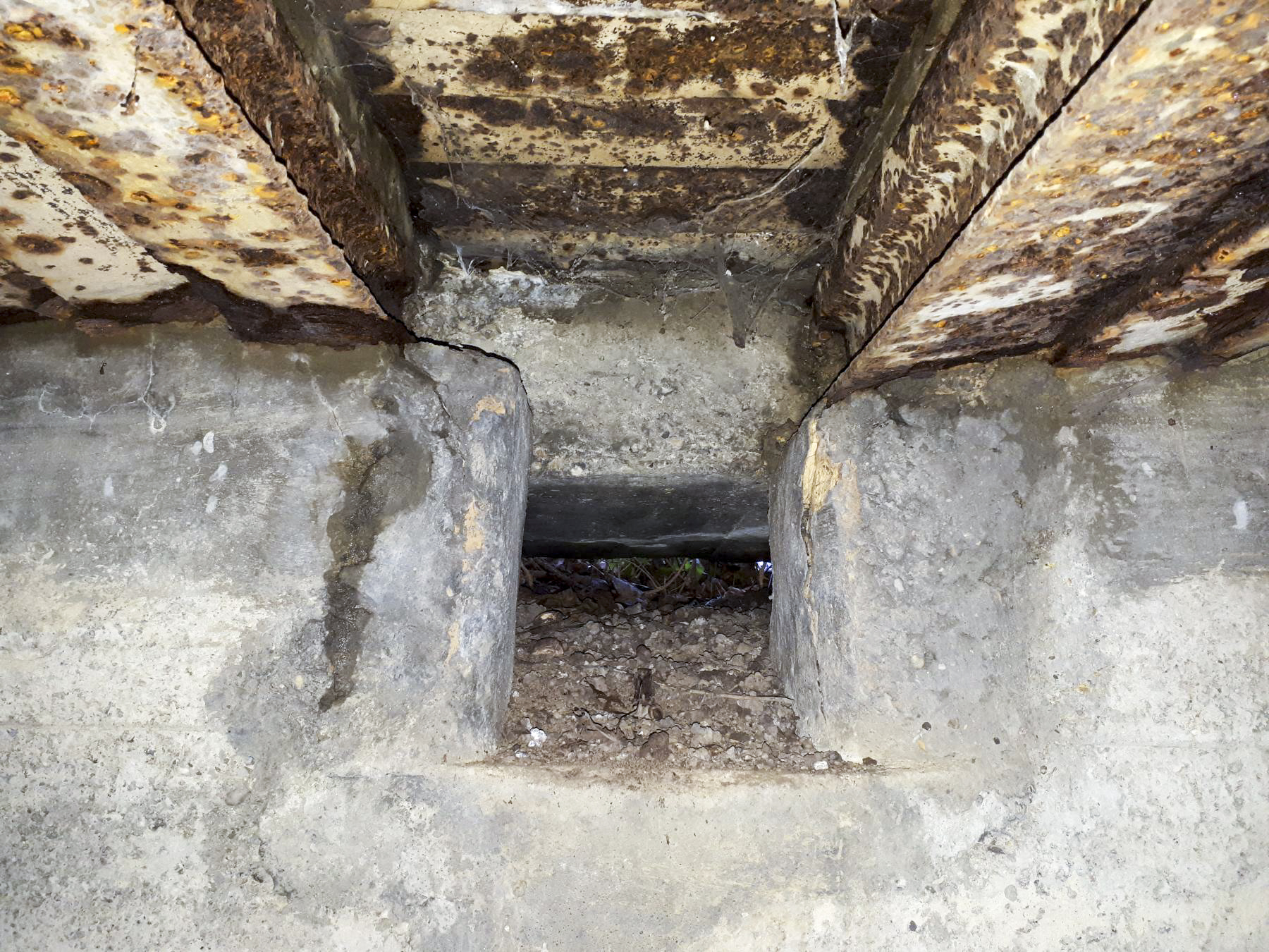 Ligne Maginot - WALDHOF EST - (Blockhaus pour arme infanterie) - Détail du créneau gauche - G.Fuchs