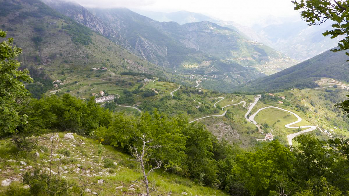 Ligne Maginot - MONTE GROSSO (MG) - E02 - (Ouvrage d'artillerie) - Bloc 8
Vue sur le col de Bruis et les casernements